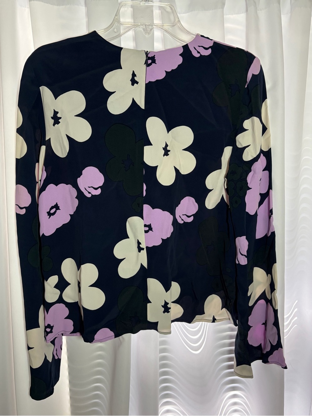 NWT MARIMEKKO Navy Blue w/Lavender & White Flowers  Blouse size 38/M - Picture 4 of 5